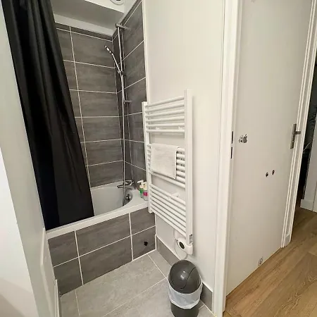 Godard - T3 Avec 2 1 Salle De Bain Et Balcon アパート *