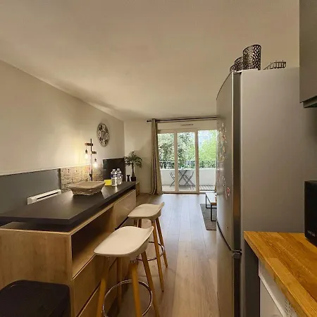 Godard - T3 Avec 2 1 Salle De Bain Et Balcon Apartmán