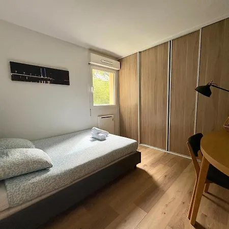 Godard - T3 Avec 2 1 Salle De Bain Et Balcon Bordeaux